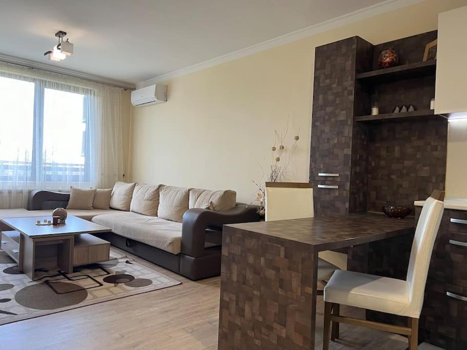 Cozy Apartment - Free Parking Plovdiv Eksteriør billede